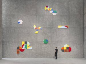 2021 api round tablesand other forms nave könig galerie photo by roman märz 4 1000x750